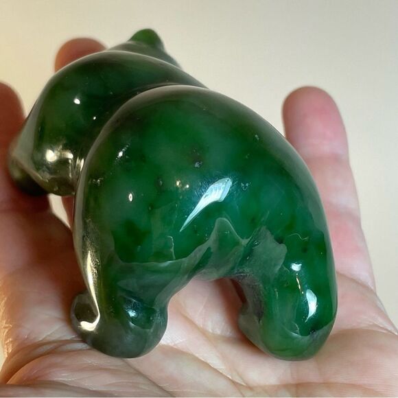 Canadian Nephrite Jade majestic Grizzly Bear with fish sculpture - Picture 17 of 17